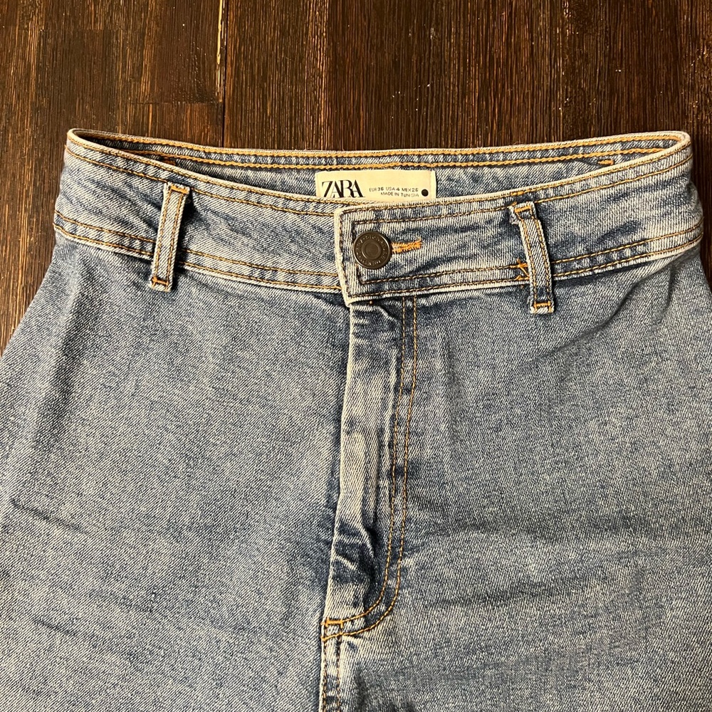 Zara Light Blue High-Waisted Jeans